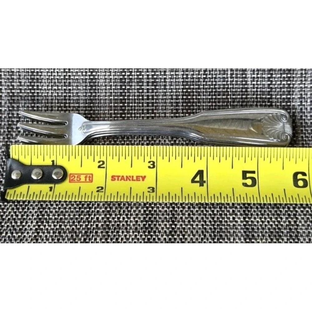 Set Of 4 Serco Hvy. Oyster/ Appitizer Stainless Forks Shell Pattern